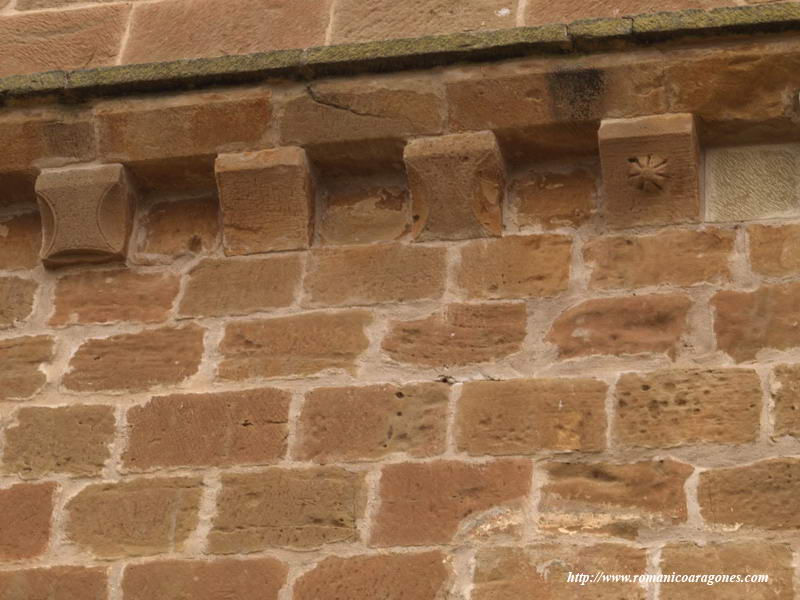 CANECILLOS DE LOS PIES DEL MURO SUR